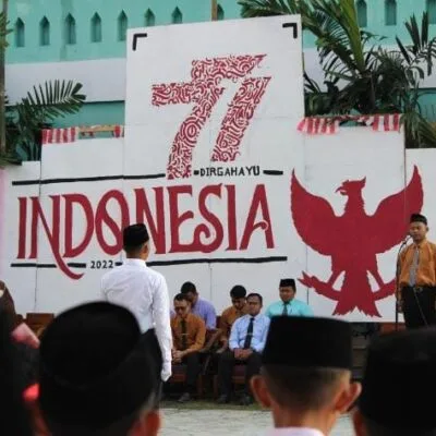 MENUMBUHKAN SEMANGAT NASIONALISME SANTRI, RAUDHATUS SALAAM MERIAHKAN KEMERDEKAAN HUT RI KE-77