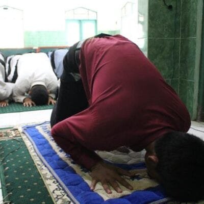 Sujud Syukur Tandai Berakhirnya Ujian PTS Santri Raudhatus Salaam