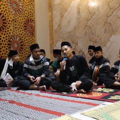Hadroh Raudhatus Salaam Meriahkan Acara Pengajian Maulid Nabi di Masjid Islamic Center Al-Muqarrabin Hadroh Raudhatus Salaam Meriahkan Acara Pengajian Maulid Nabi di Masjid Islamic Center Al-Muqarrabin
