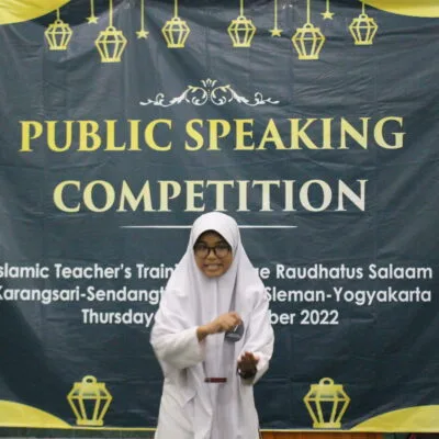 Uji Potensi Bahasa Santri, Raudhatus Salaam Adakan Lomba Pidato 3 Bahasa